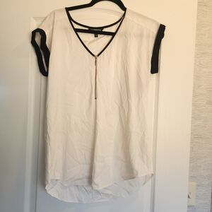 Express White and Black Women's Top Size M Euc